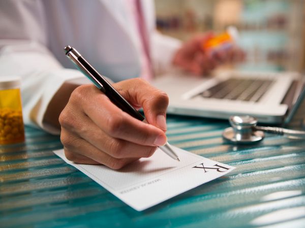 Receita C1: o que é e lista de medicamentos inclusos 