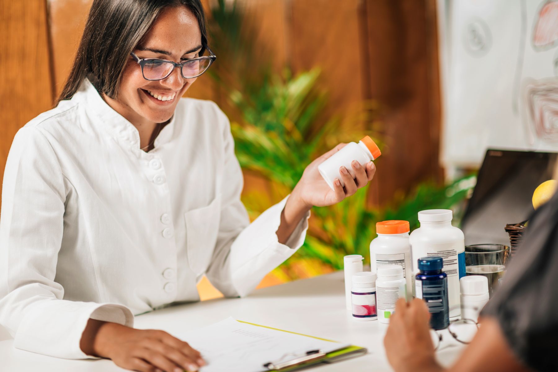Interação medicamentosa da cannabis: mecanismos, riscos e como prescrever com segurança