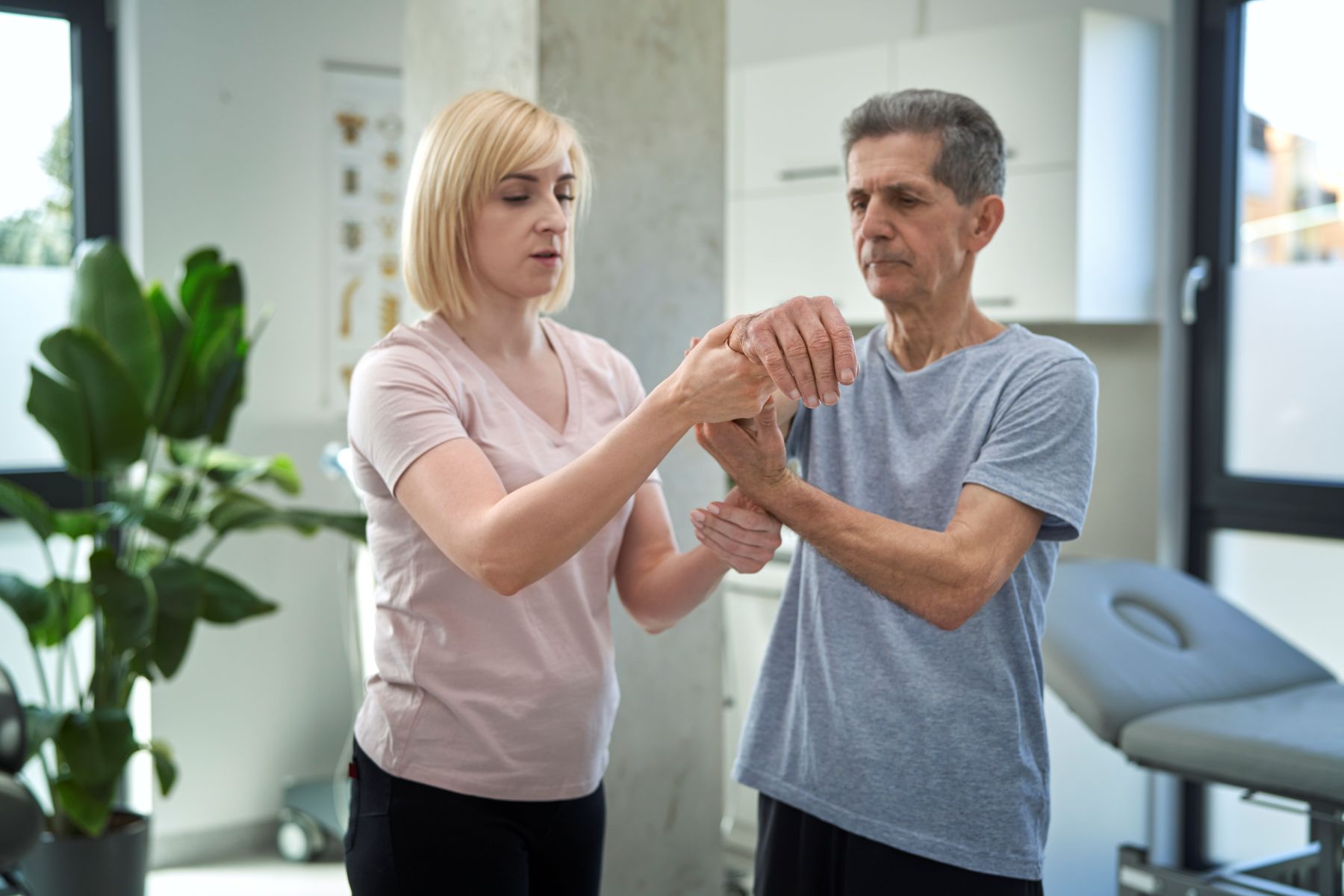 O uso do canabidiol para pacientes com parkinson é um tema que tem chamado atenção de médicos, pacientes e cuidadores.
