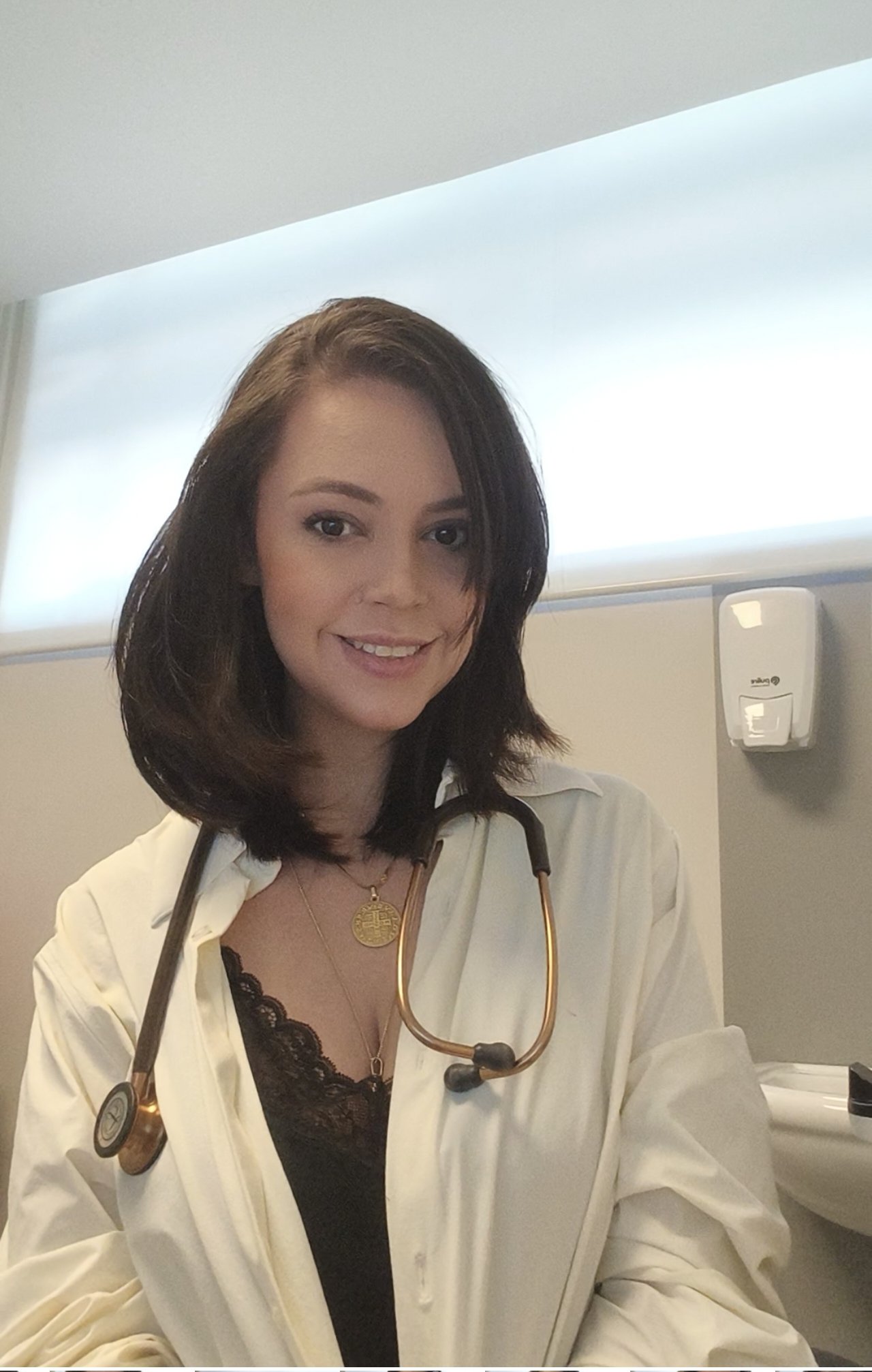 Dra. Isabelle Faria Tiburcio, Pediatria