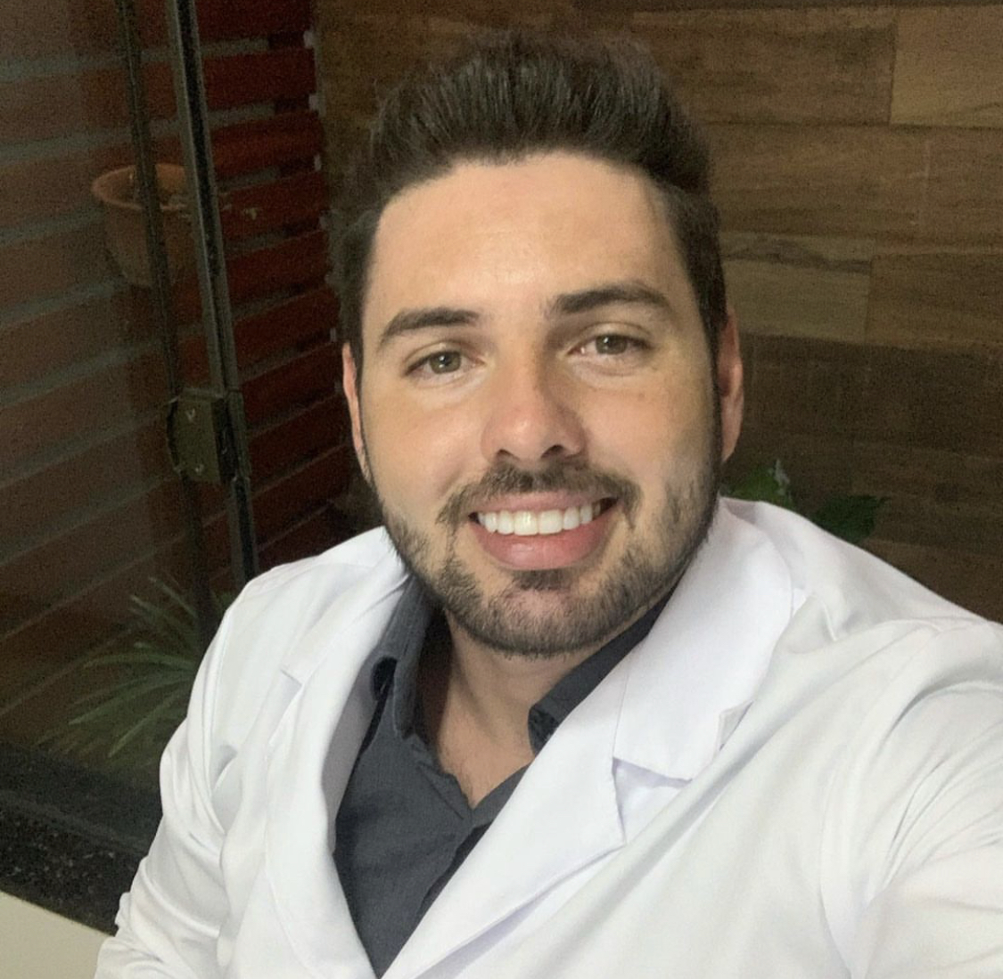 Dr. Flavio Henrique bertoche leonel, Dentista