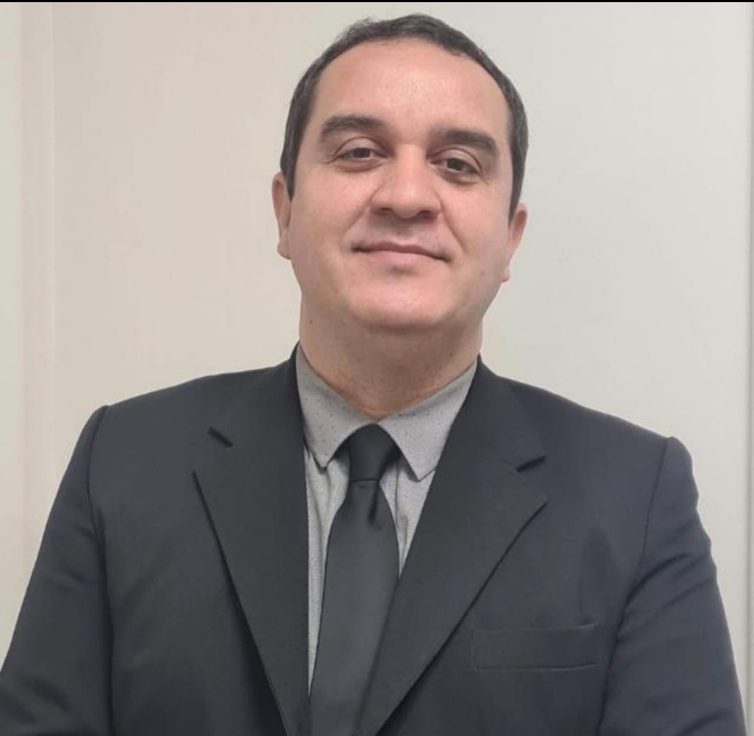 Dr. Roger Flores de Carvalho , Dentista