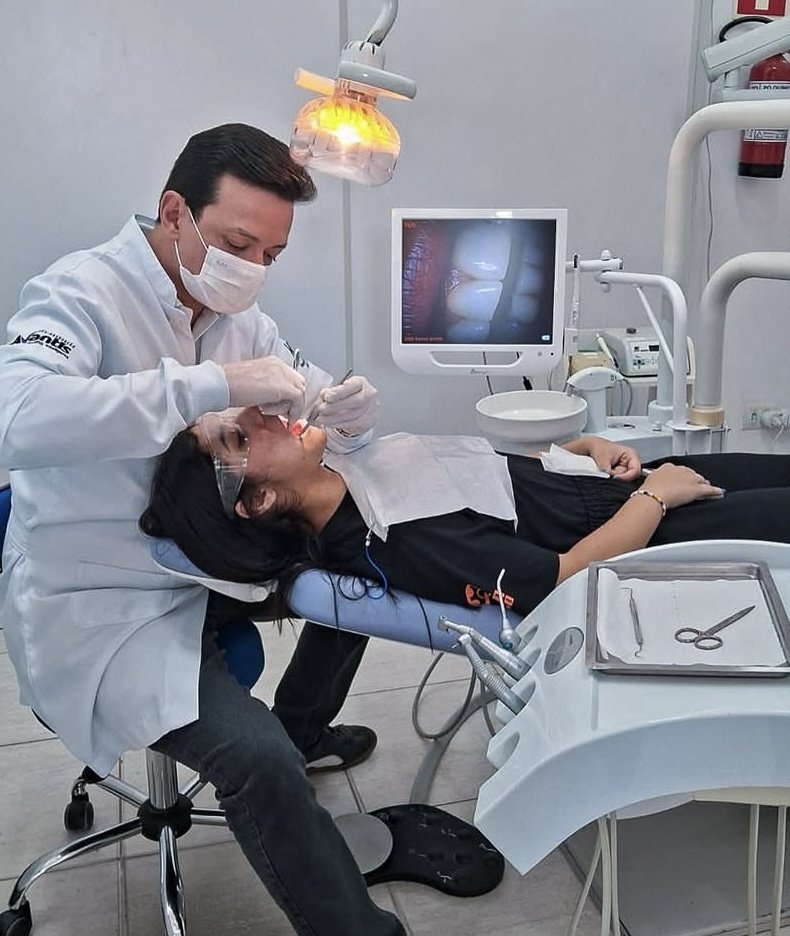 Dr. Humberto Couto, Dentista