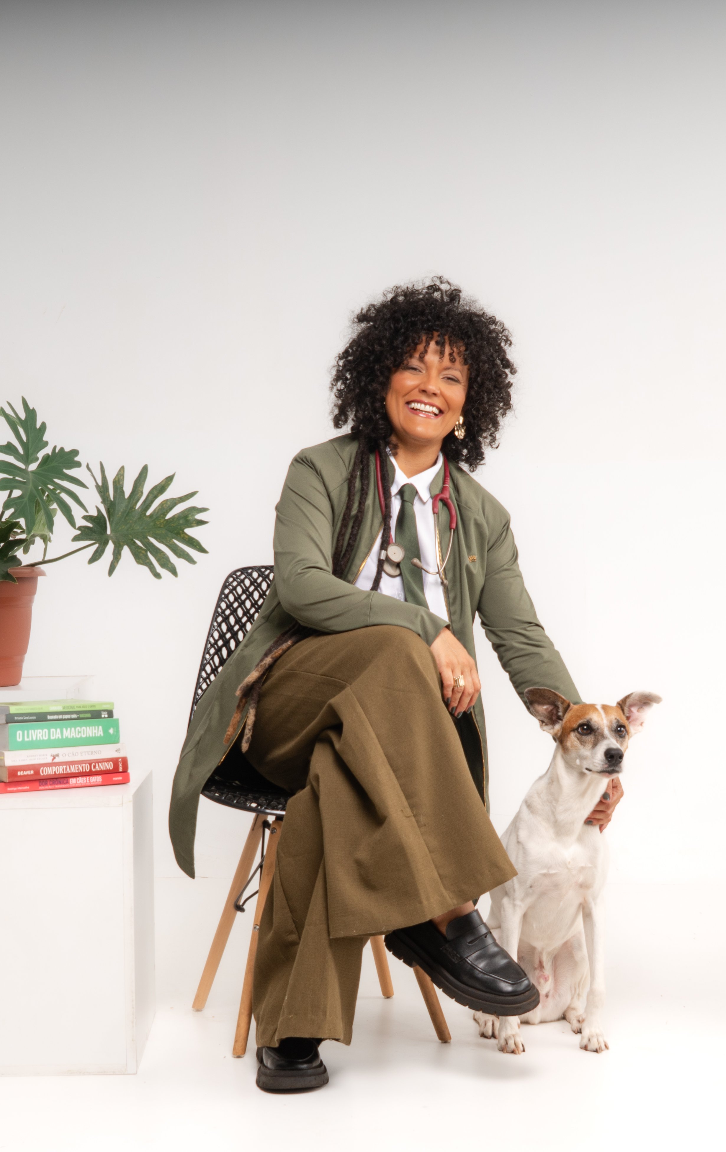 Dra. Pamella Karina Gomes da Cunha, Veterinário
