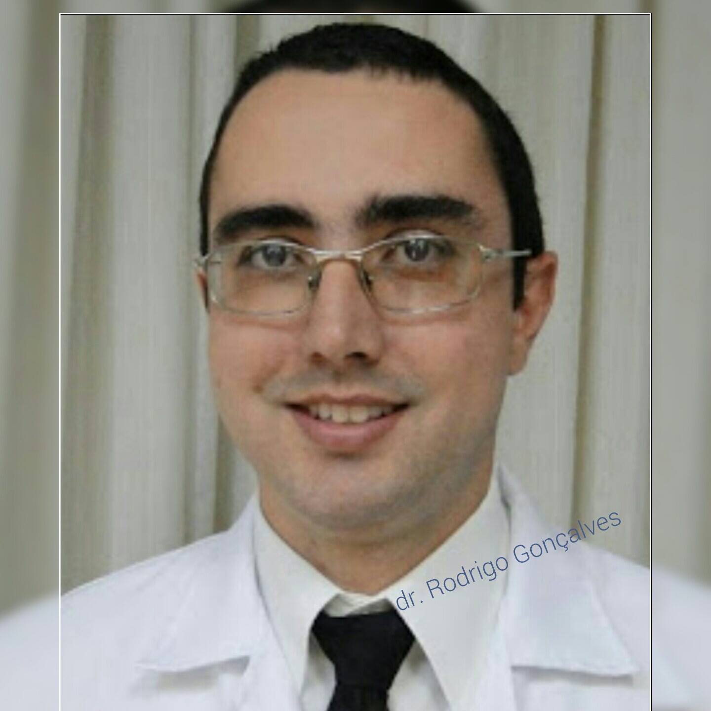 Dr. Rodrigo Gonçalves, Dentista, Cirurgia Bucomaxilofacial